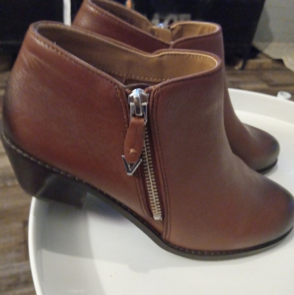 Vionic Jolene Leather Ankle Bootie size 6.5 Brown with Black toe and heel. FF208 - Picture 7 of 8
